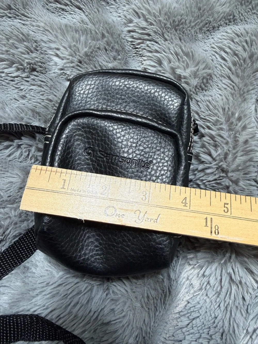 Samsonite Vintage 90’s Black Pebbled Crossbody soft Camera Pouch bag
